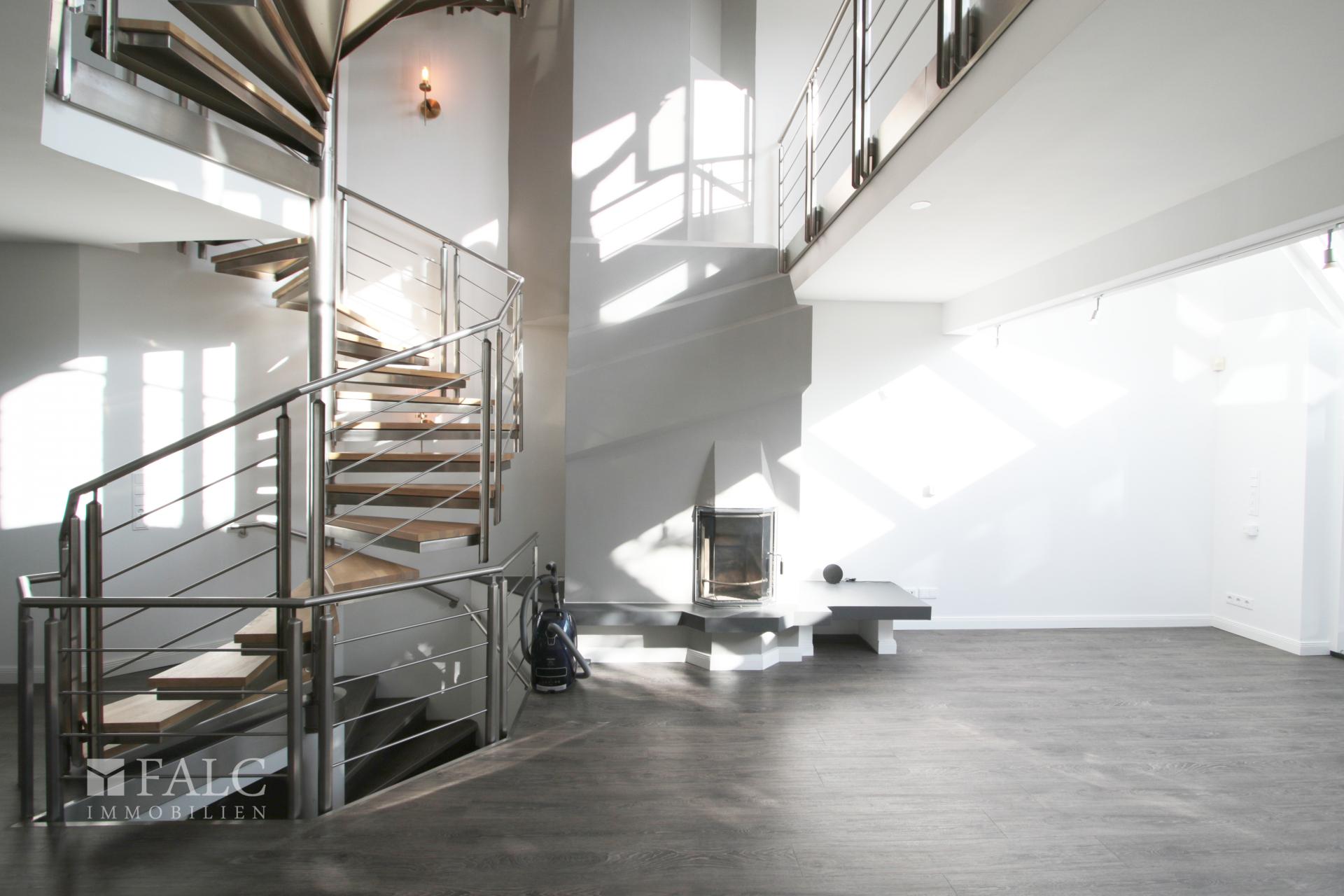 Kamin und Wendeltreppe